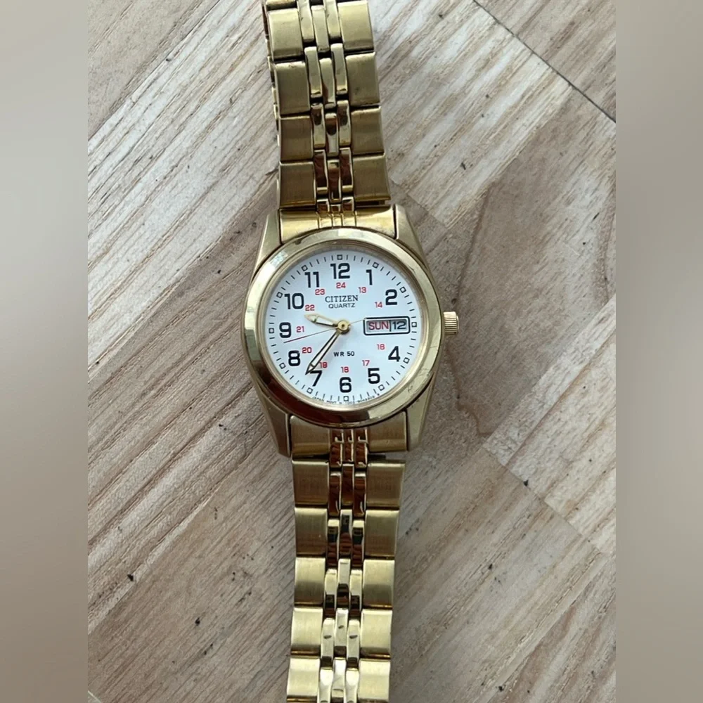 Citizen Ladies Watch Vintage White Dial Gold Tone Bracelet Date Window